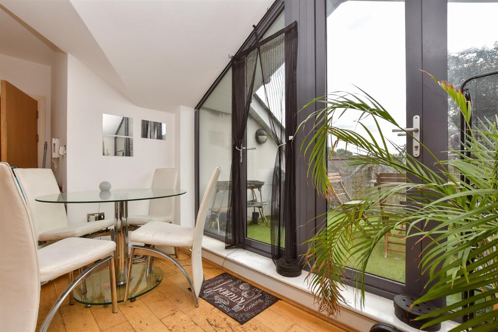 Lounge / Kitchen / Diner