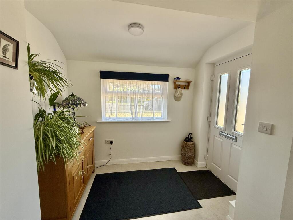 Entrance Hallway: