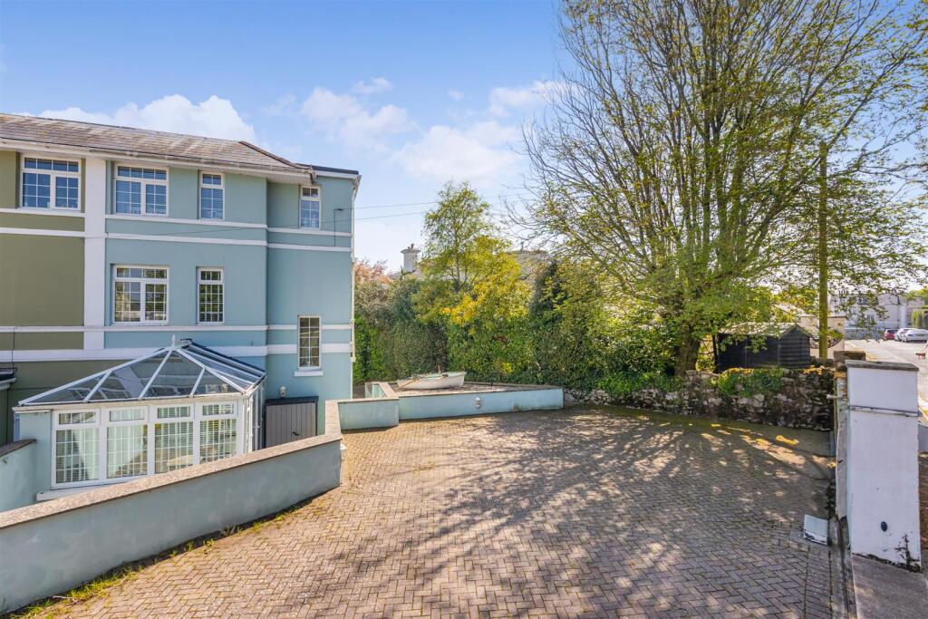 A02 - The Hamptons, Torquay - 250429.jpg