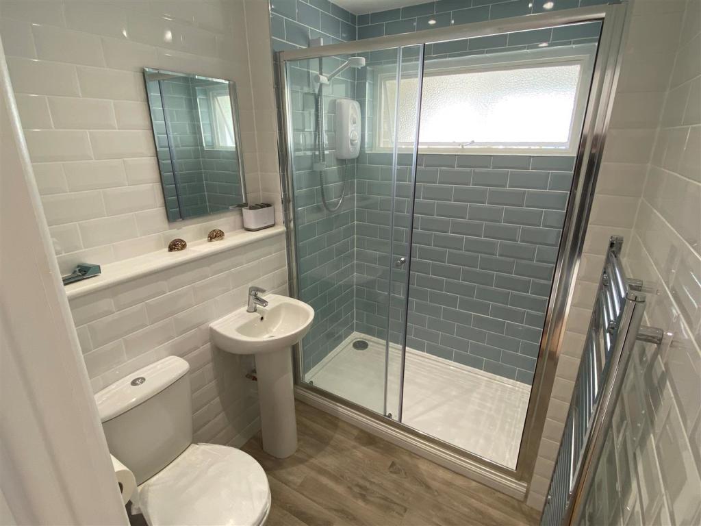 21 Higherwell Close Shower Room