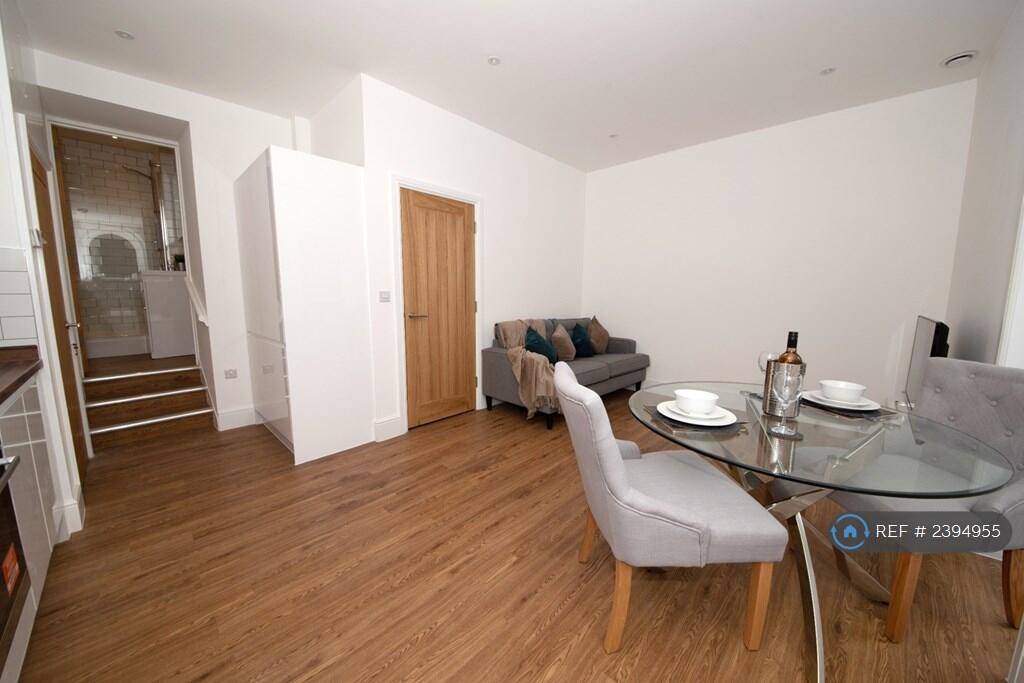 Lounge Dining Area