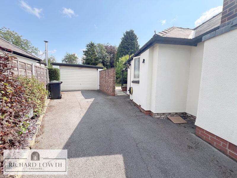 Parking/Detached Garage