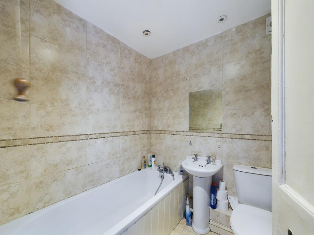 CAM01740G0-PR0279-STILL005