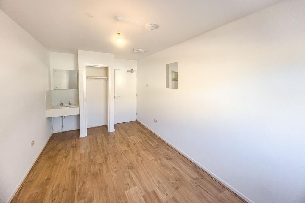 23 ¿ 27 Corn Bar, Witney, Oxfordshire, OX28 6FB