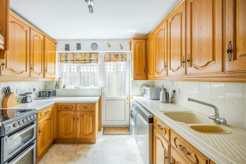 8a Woodside Close-8.jpg