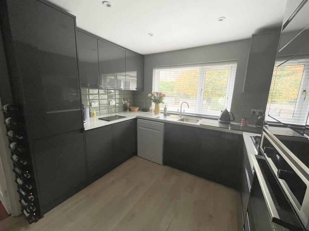 kitchen ..jpg