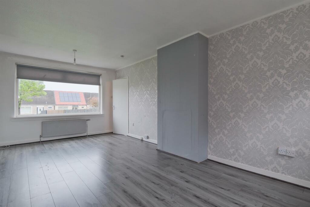 011-50 Allanton Grove, Wishaw.jpg