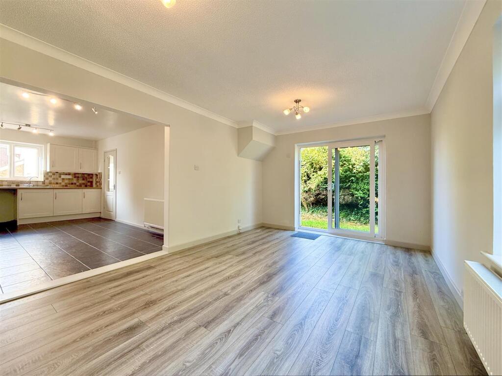 Lounge Towards Kitchen.JPG