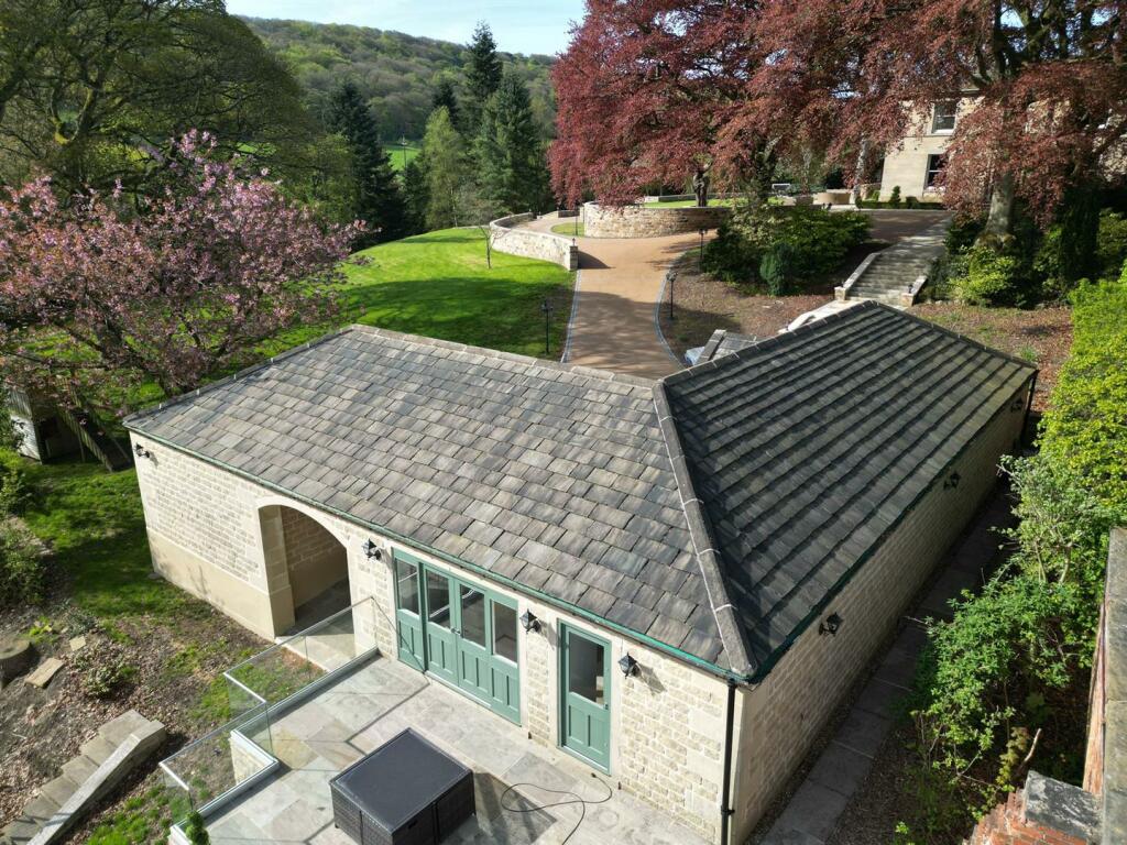 34. garage block.jpg