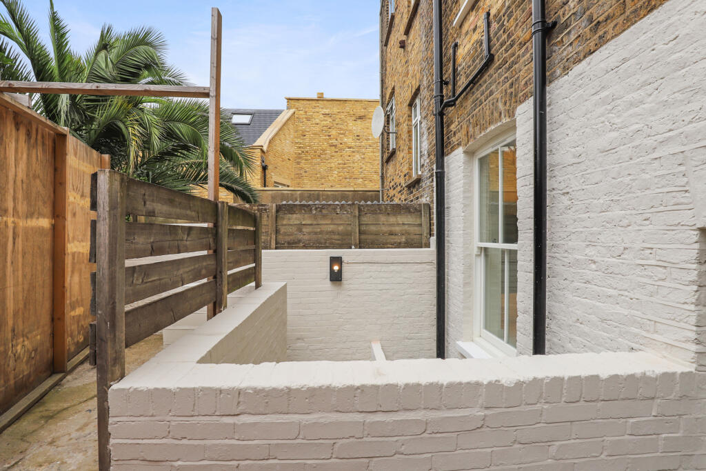 11 PRIVATE PATIO.jpg