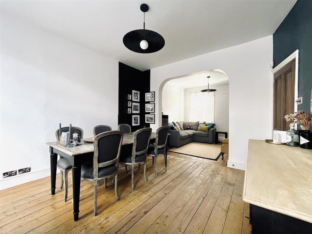 Living and Dining Kitchen