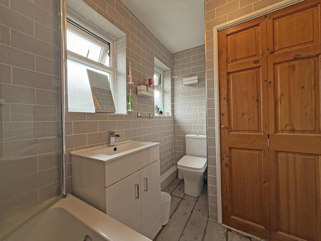 Bramfield Place 20 - Bathroom 2.jpg