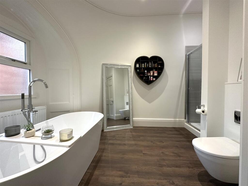Four-Piece Bathroom 582