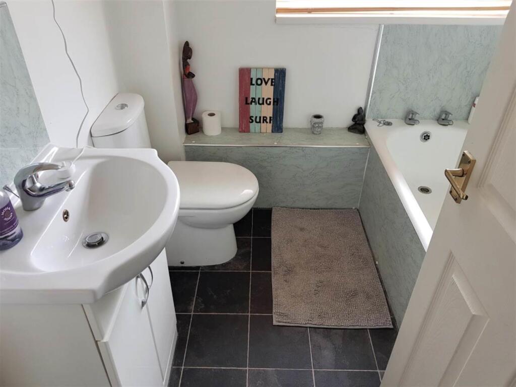 Bathroom (15).jpg