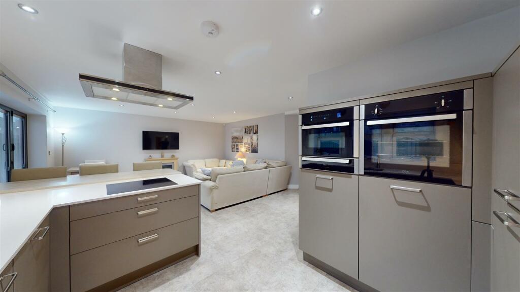 Dining Kitchen / Sitting