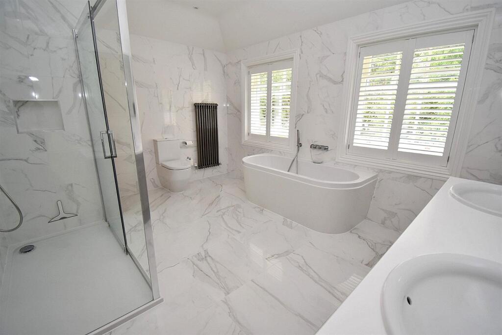 MASTER ENSUITE.JPG