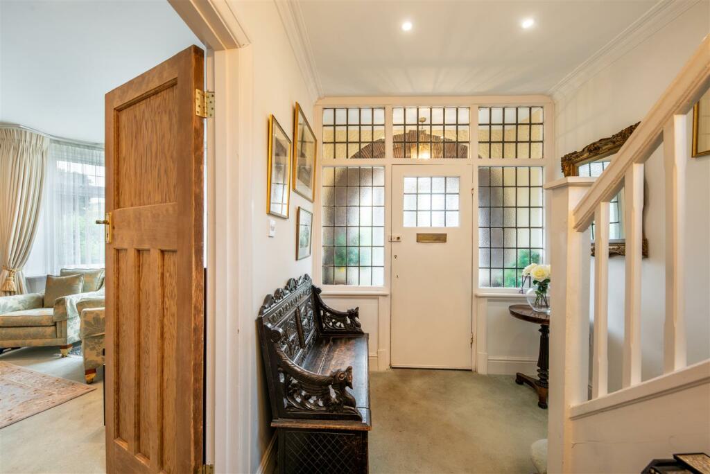 8602458-interior21.jpg