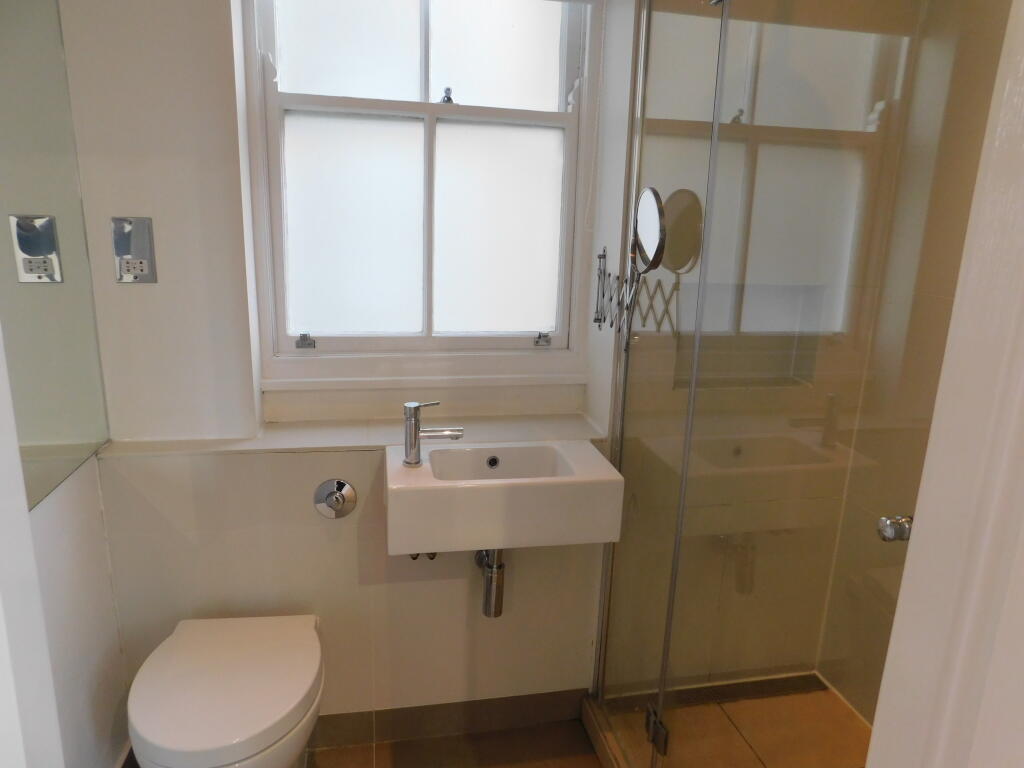 8.ENSUITE SHOWER.JPG