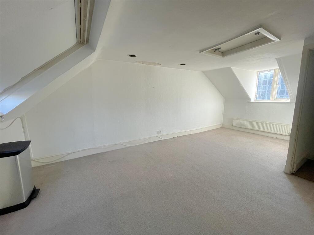 Loft Room 1.jpg