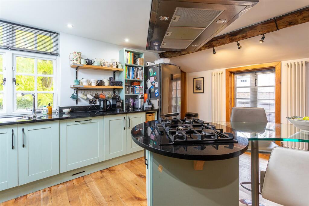 Kitchen7.jpg