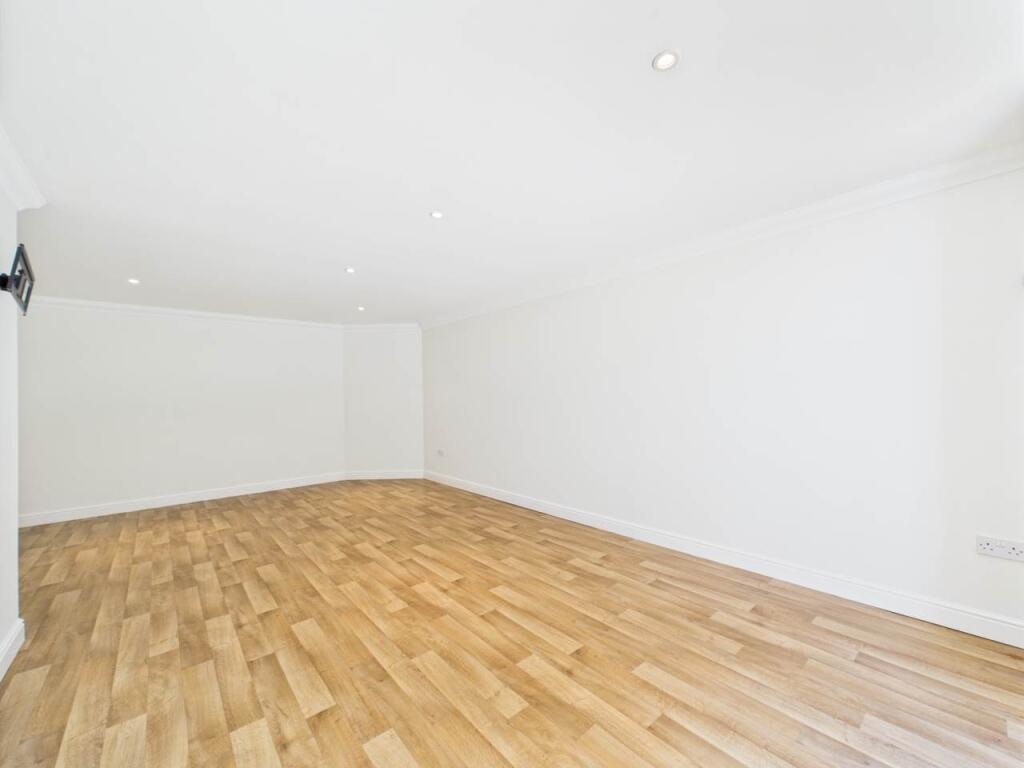 3 east cliff manor l