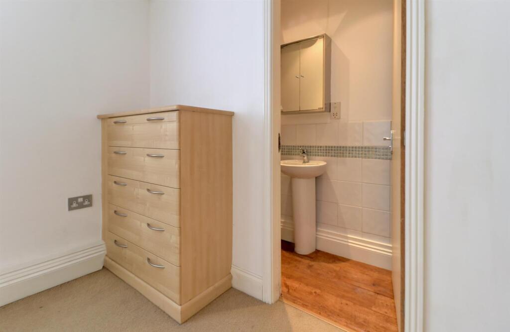 Main Bedroom Ensuite