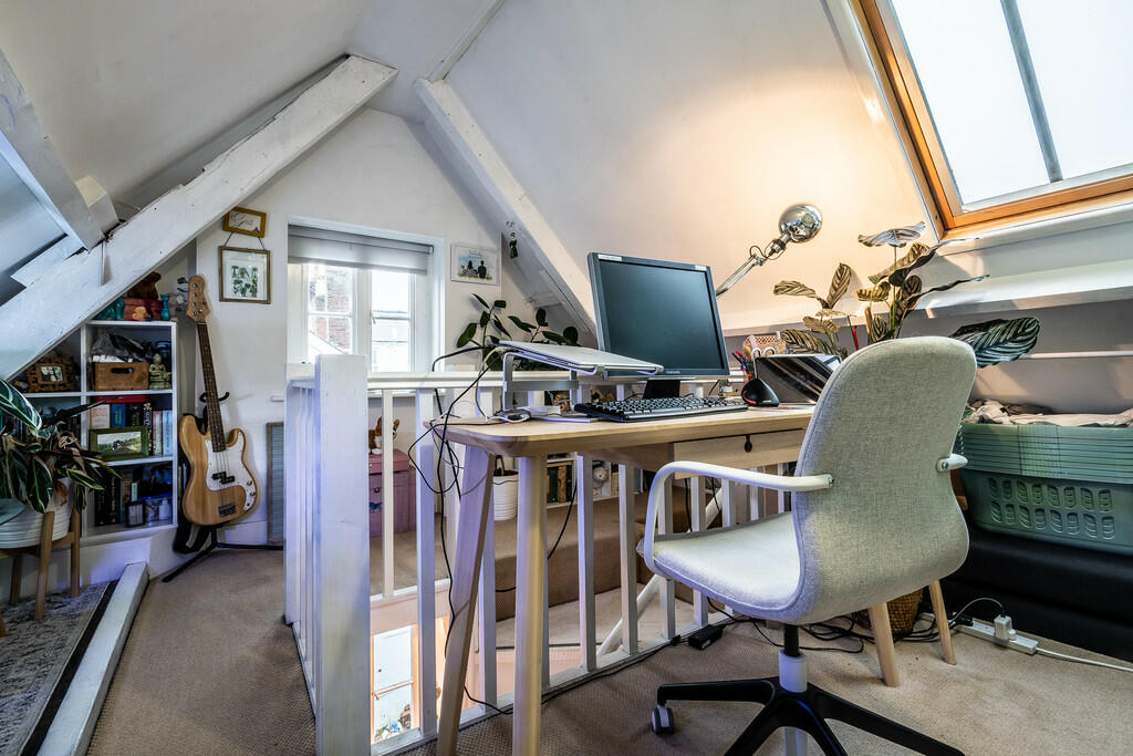 39 Lower North St...