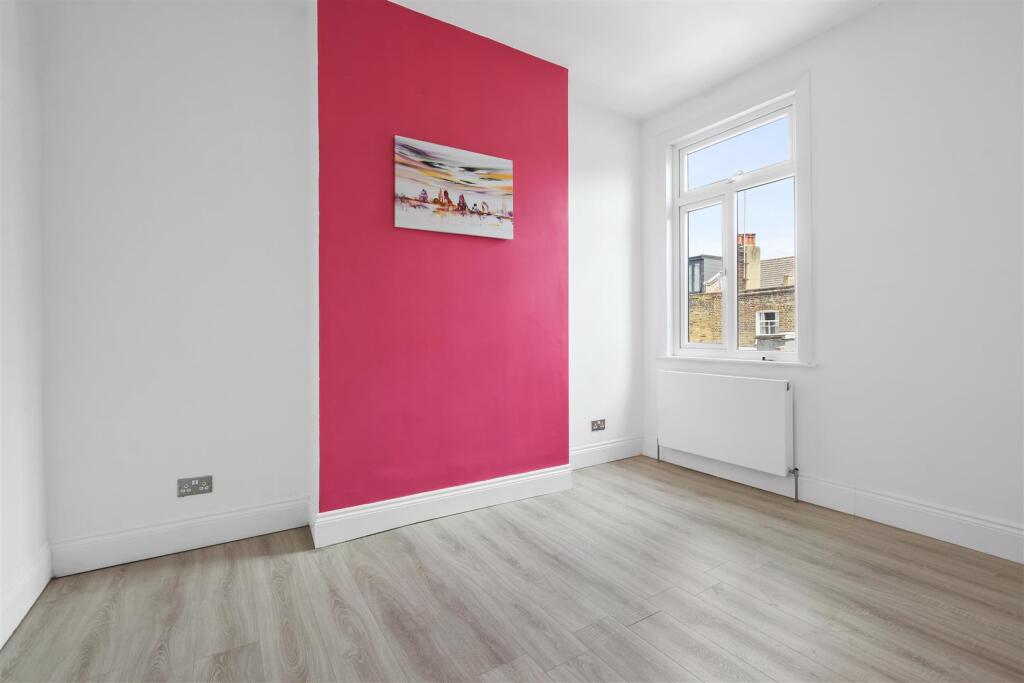 01-5959GCWT - 8 Felixstowe Road - Bedroom 2 -Origi