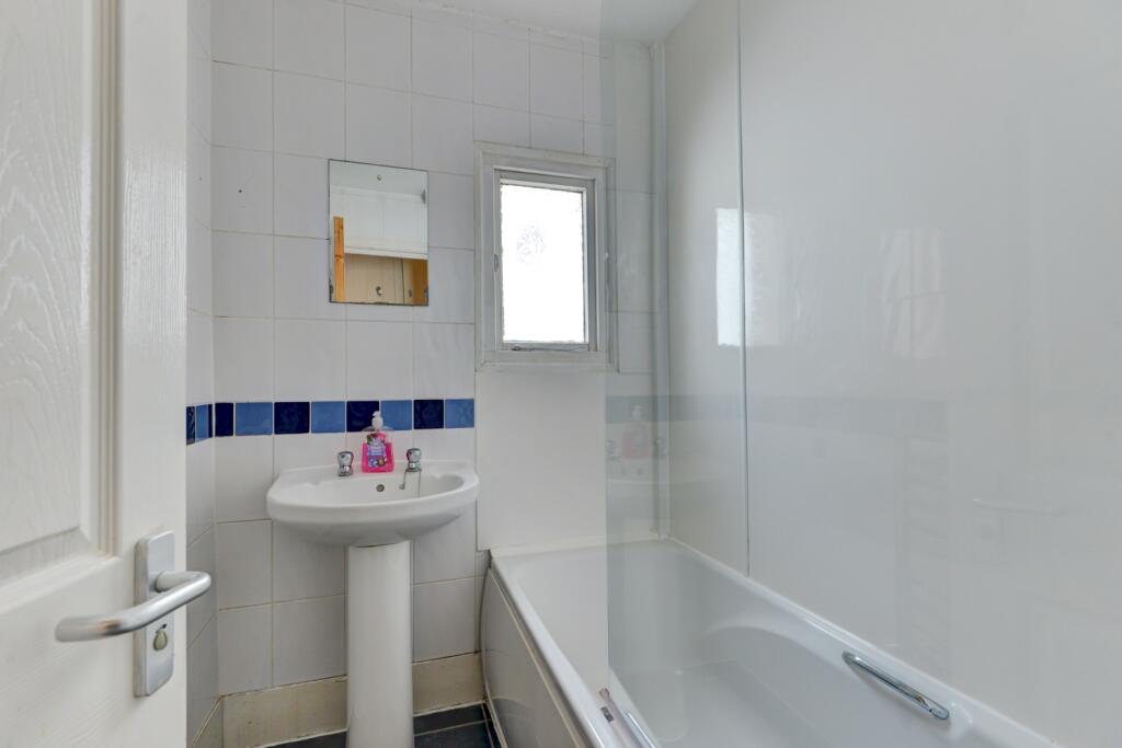 15 Hollingbury Road Bathroom