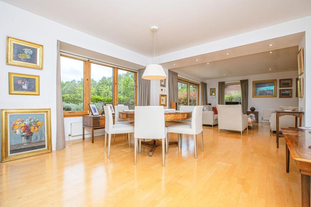 Lounge/Dining Room