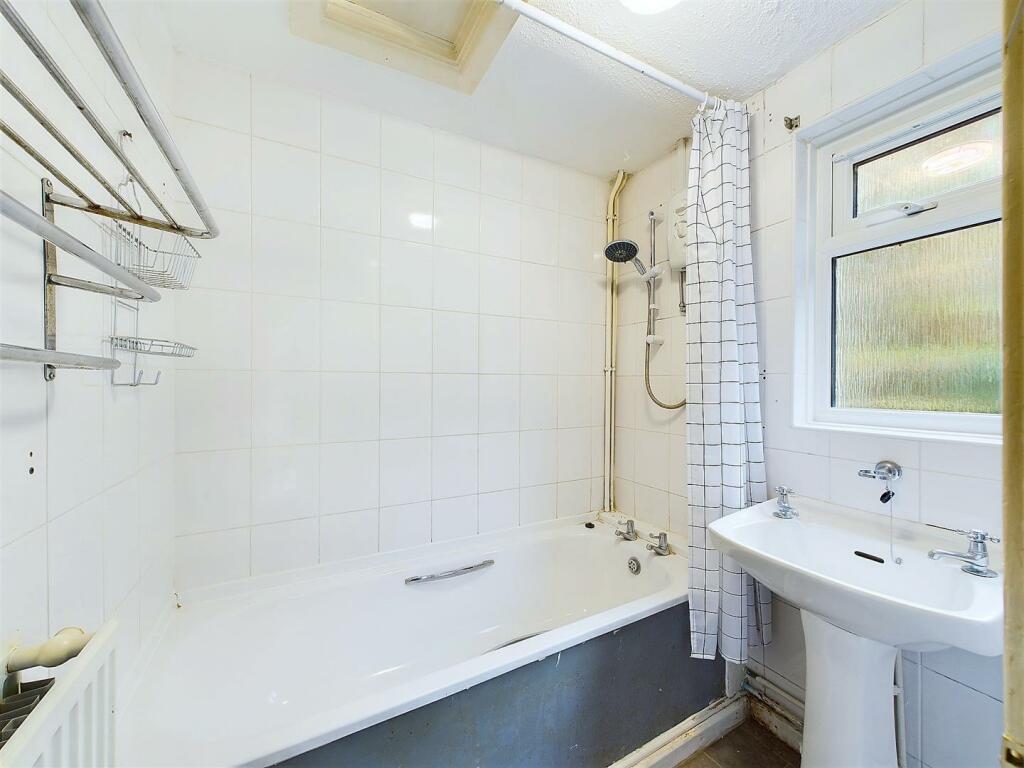 7 - Cottage for Auction, Clapton-in-Gordano.jpg