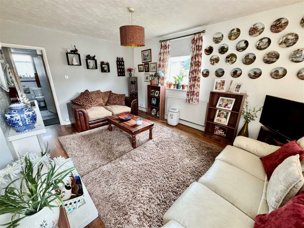 living room 1.jpg