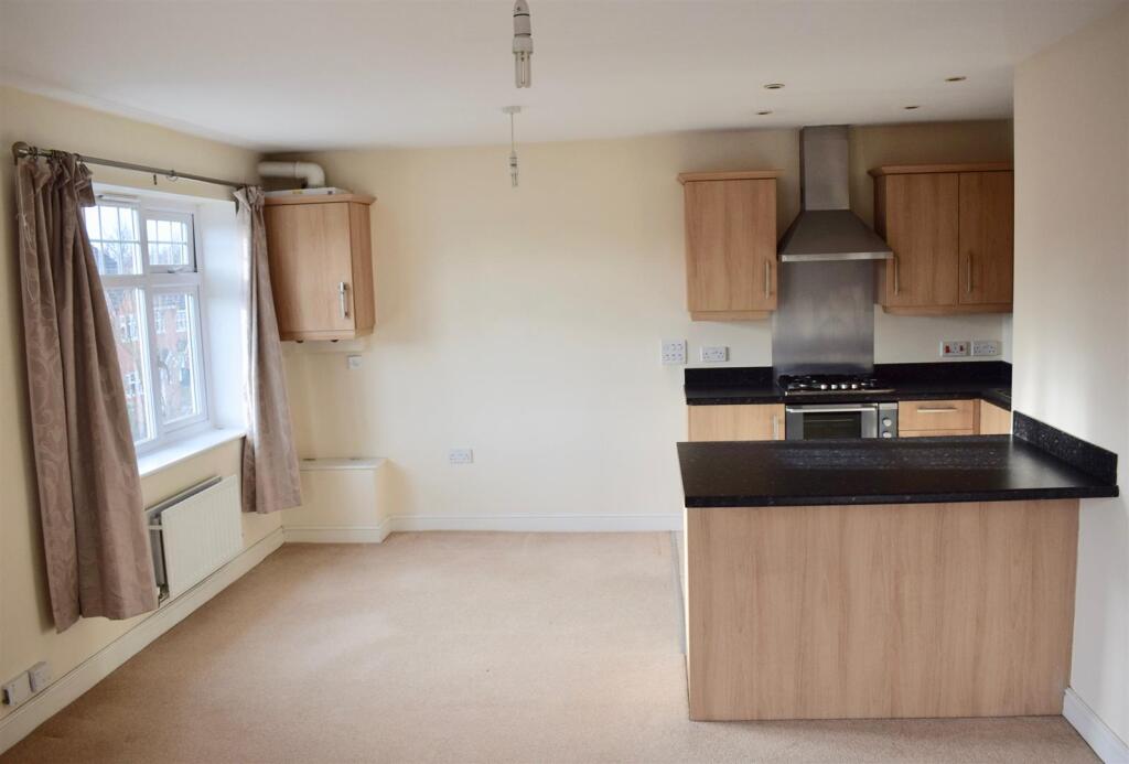 Kitchen/Dining Area