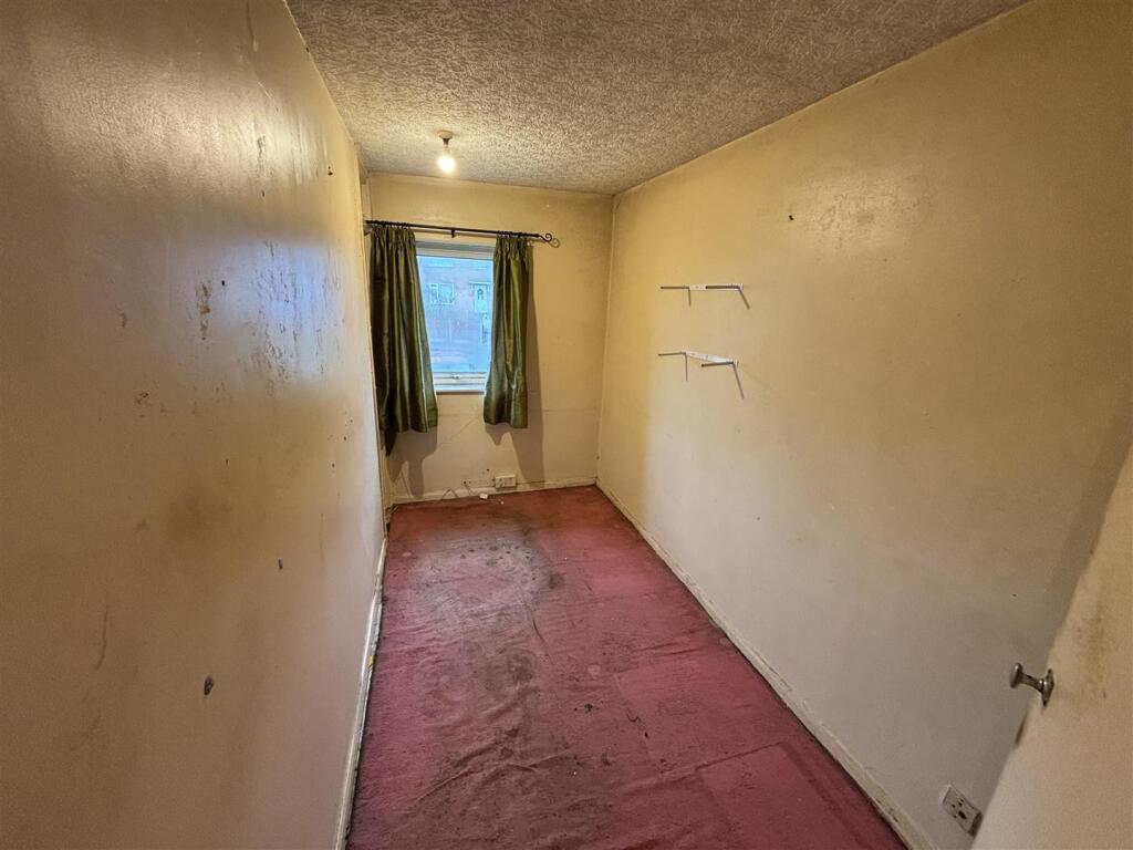 Front small bedroom 1.jpeg