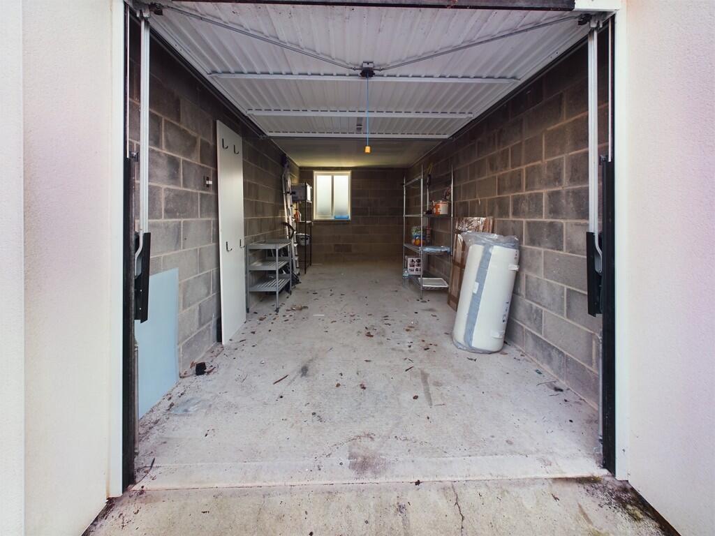 CAM03974G0-PR0082...