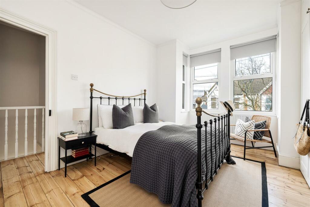 Scarborough Road E11