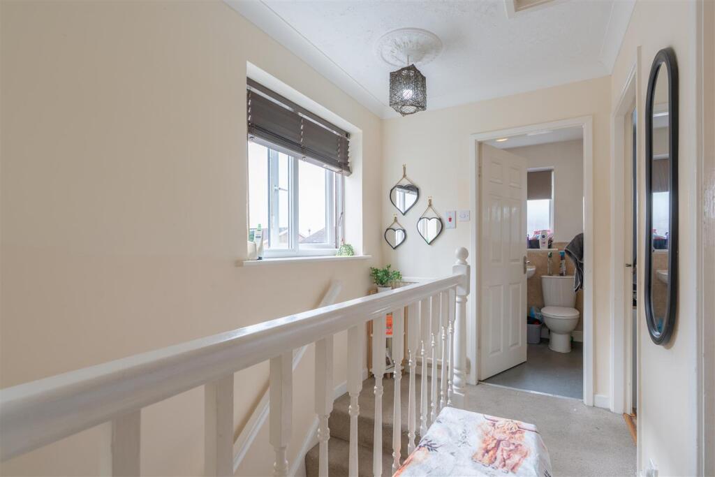 4 Lancaster Close -32.jpg