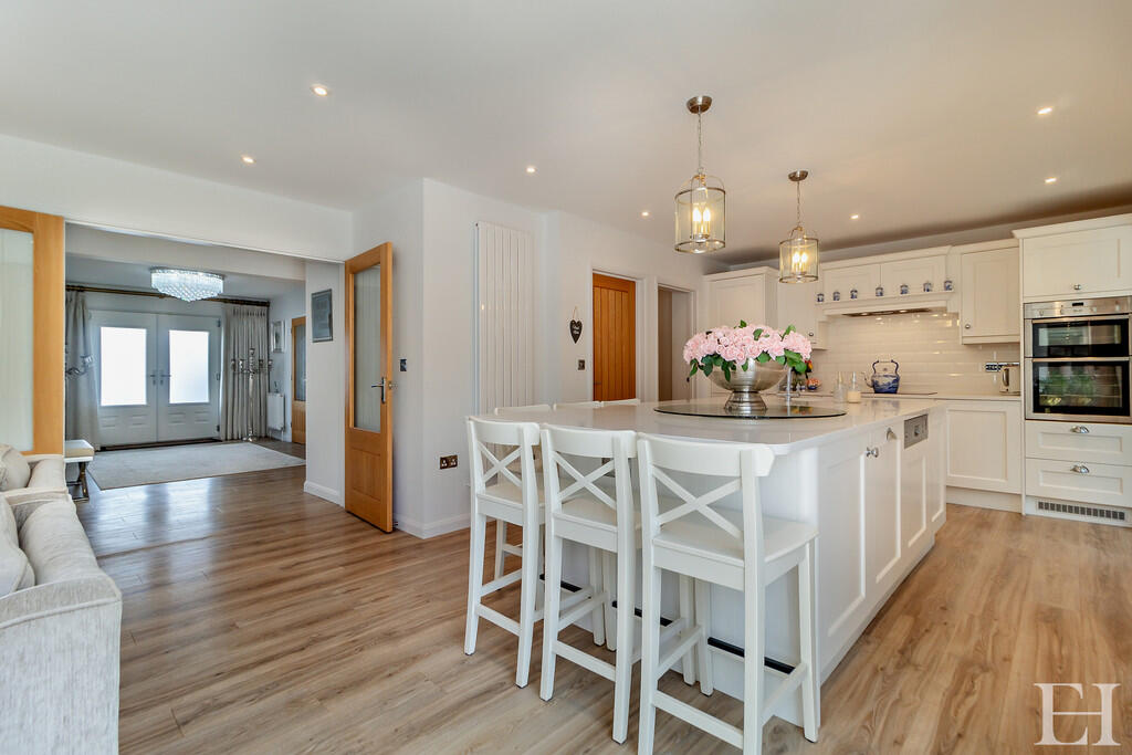 8614983-interiorW...