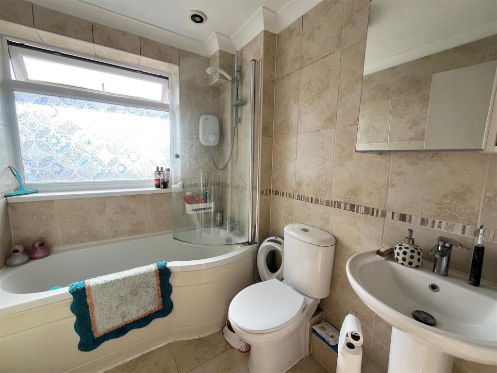 7. Bathroom.jpg