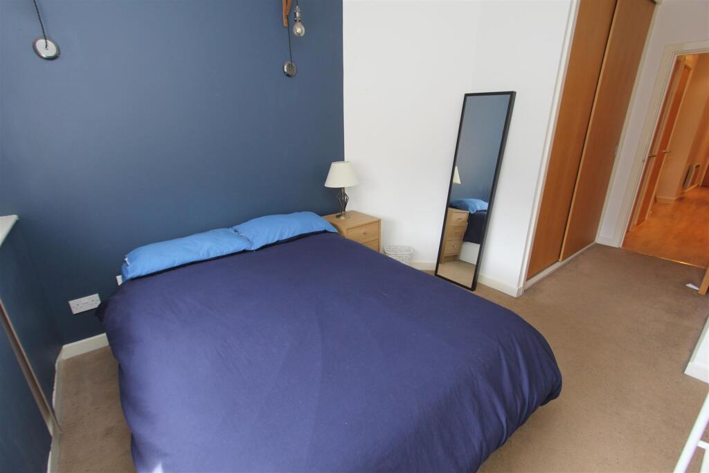 bedroom1.JPG