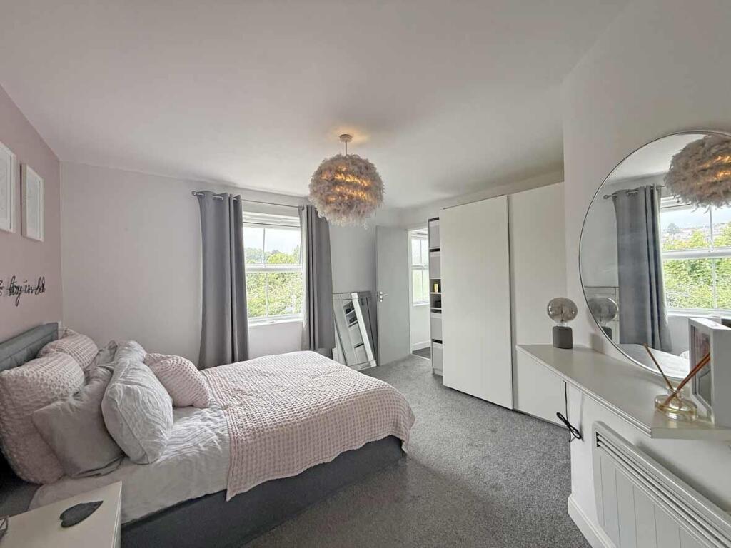 Junction Gardens 100 - Bed 1 Front.jpg