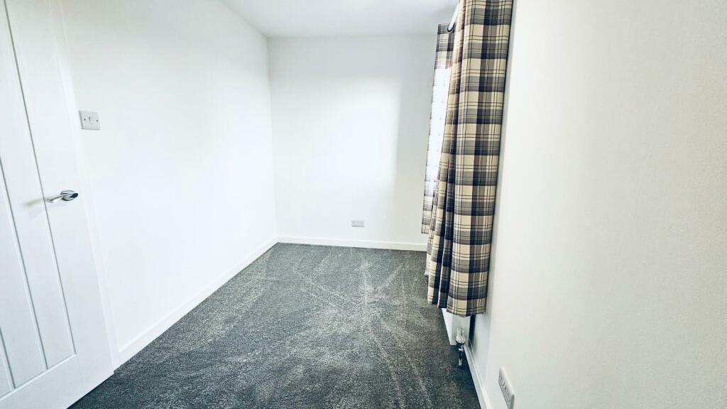 Small bedroom.jpg