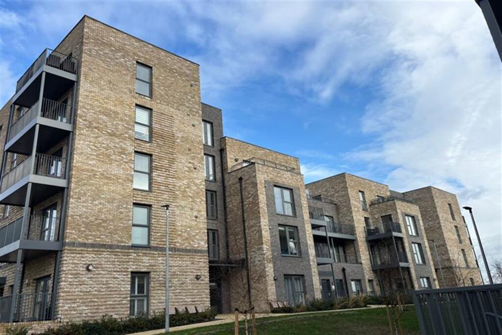 Luctons Close, Loughton, IG10