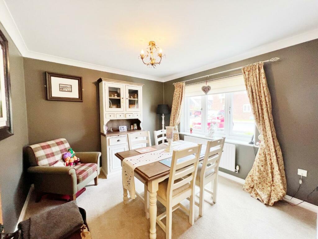 Dining Room pic 1.jpg