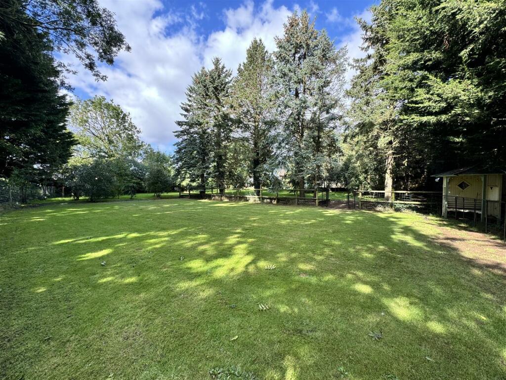 Estover Lodge garden 1 e.jpg