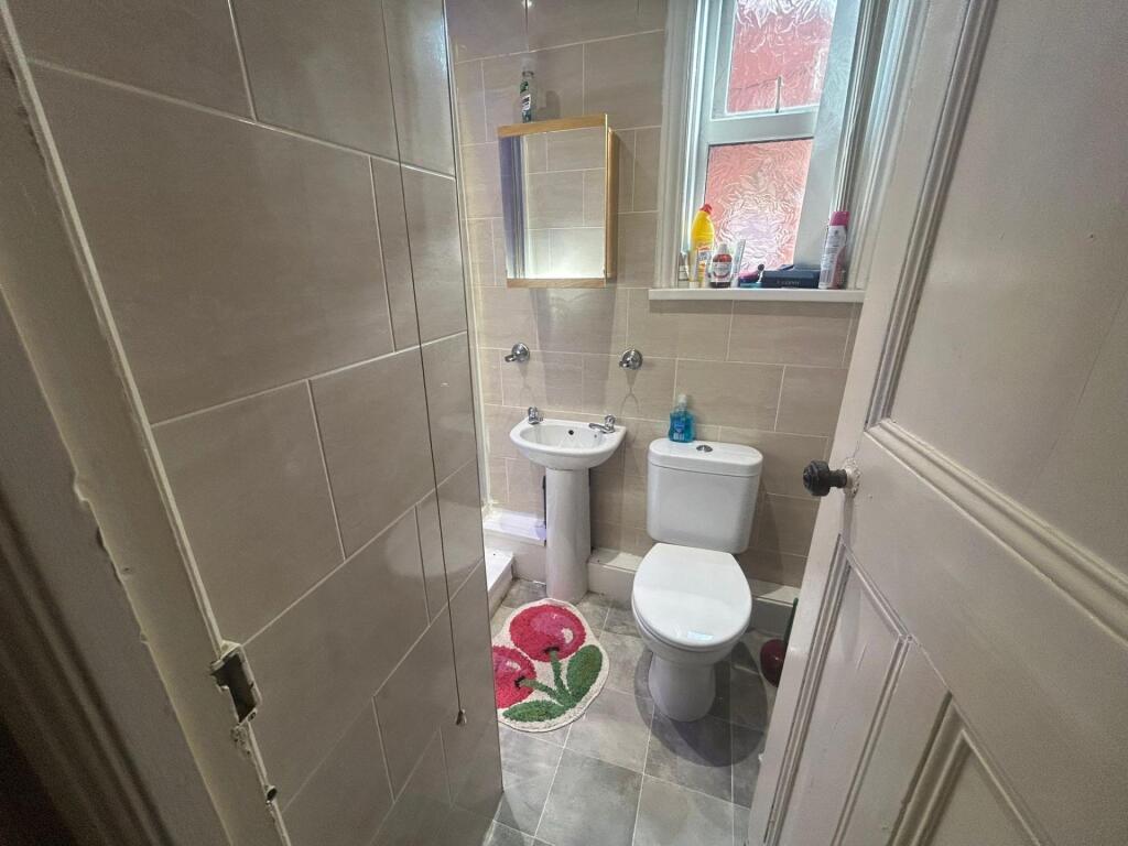 A clean and well-maintained bathroom featuring ...