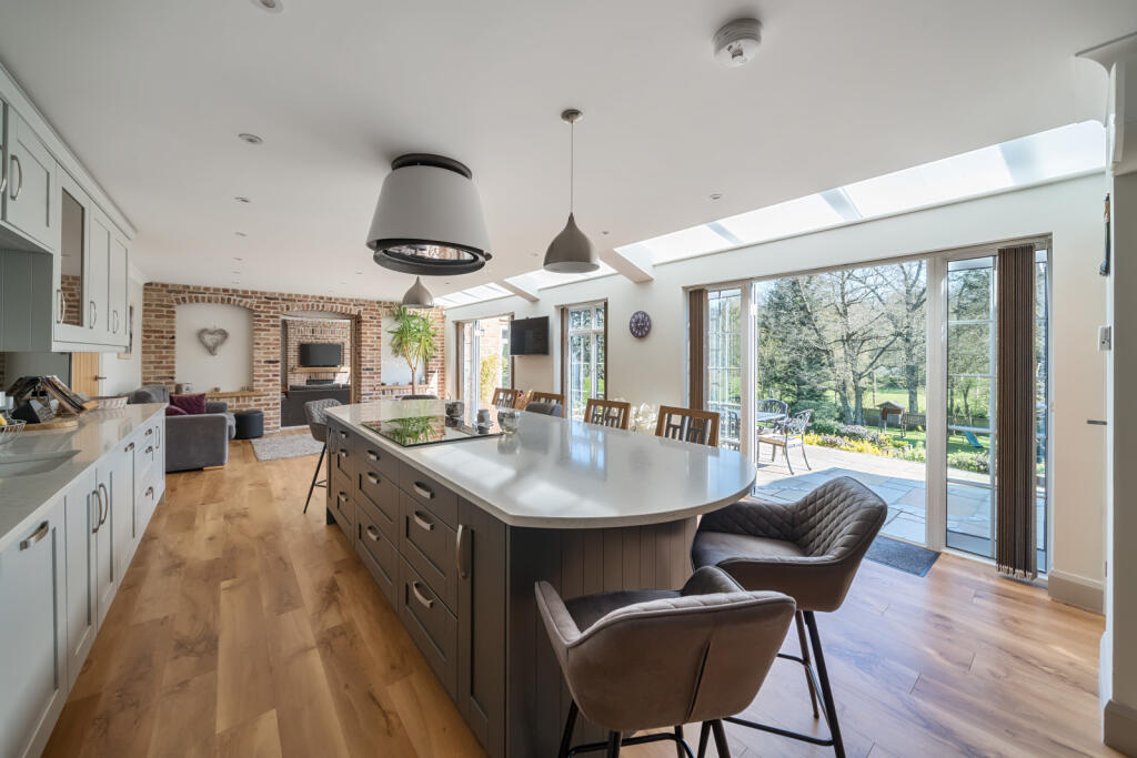 Kitchen/Breakfst Bar