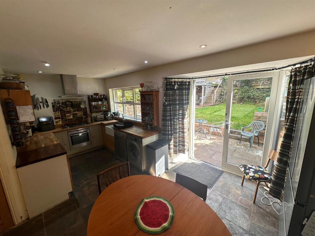KITCHEN/DINER