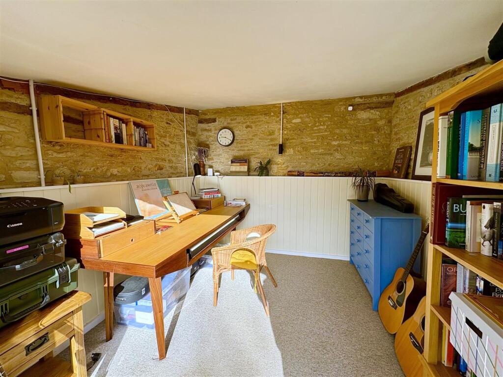 office/hobby room