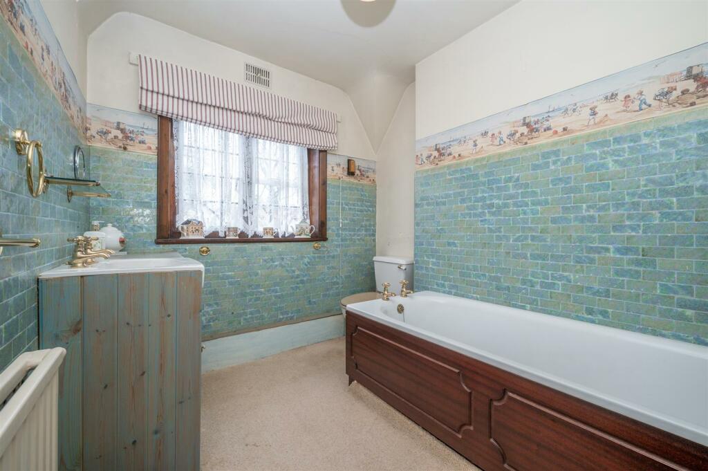 En-Suite Bathroom
